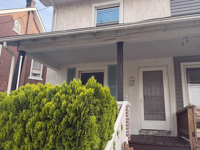 30 W 6th St — Photo 1