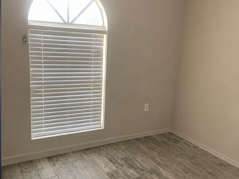 766 Hunt Dr — Photo 1