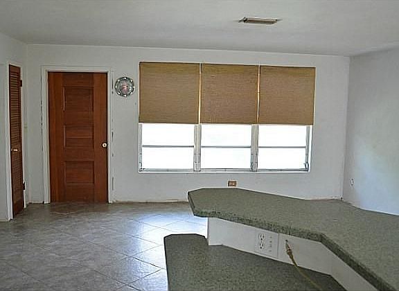 5th image of 1116 NE Banyan Tree Dr