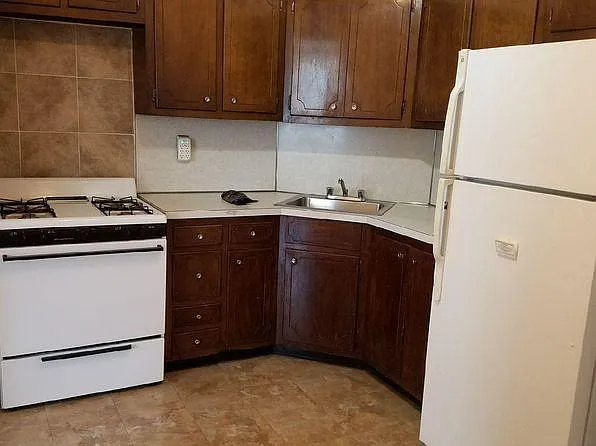 3 bed, $3,500 — Photo 2