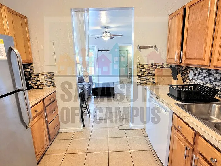 1148 Highland St — Photo 15