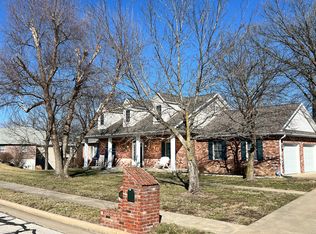 1008 Oregon Trl, Boonville, MO 65233