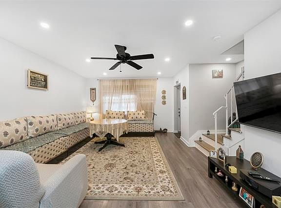 3rd image of 64 College St #1