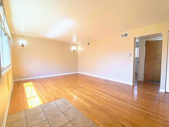 4th image of 7636 S Saginaw Ave APT 2B