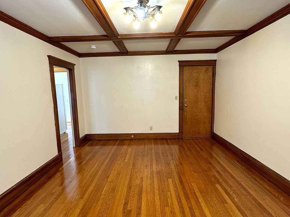 1st image of 200 Presidents Ln APT 14