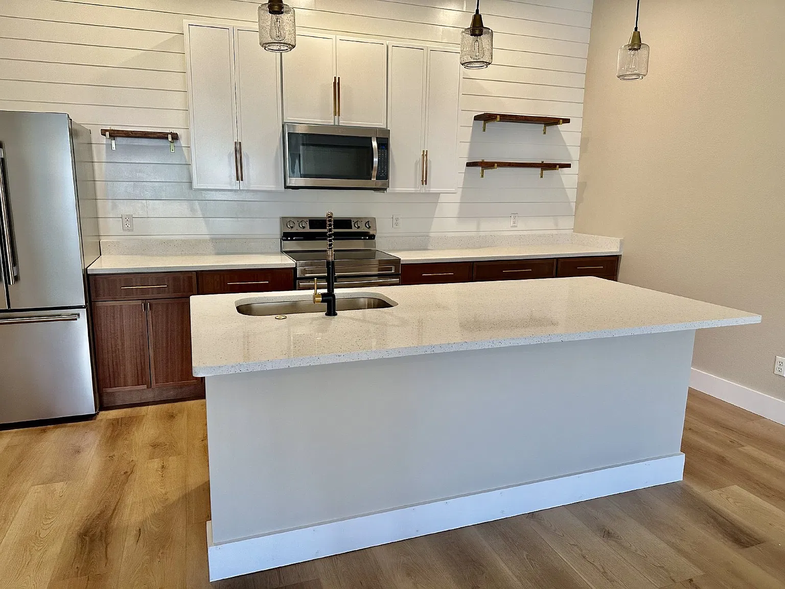 1 bed, 1.0 bath, 832 sqft, $1,695 — Photo 3