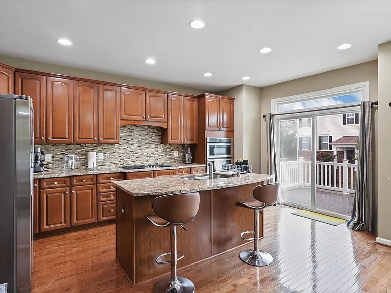 25097 Croxley Green Sq — Photo 4