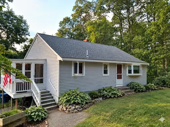 2 Grandview Dr, Plymouth, MA 02360
