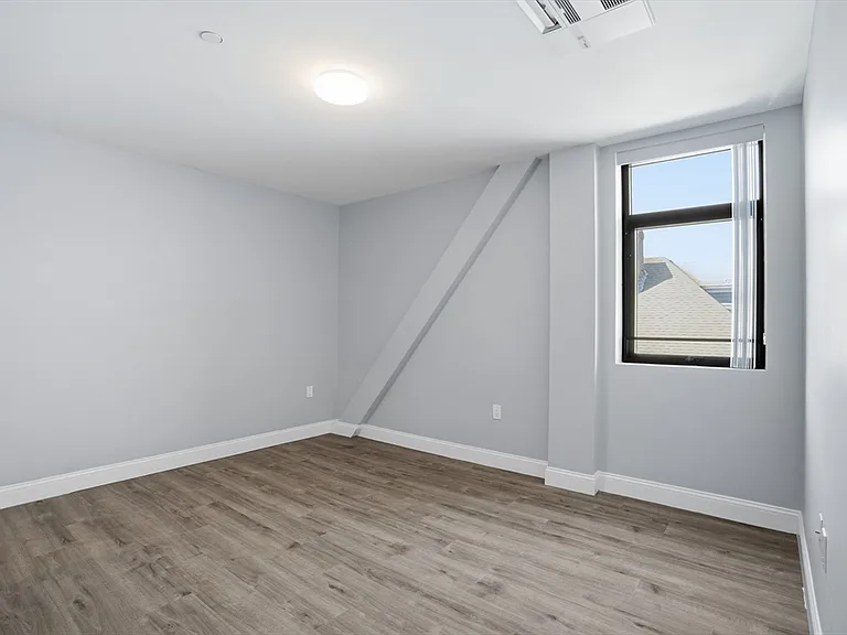 632 Centre St #302 — Photo 6