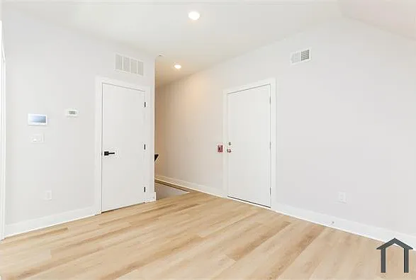 429 E Upsal St #3 — Photo 7