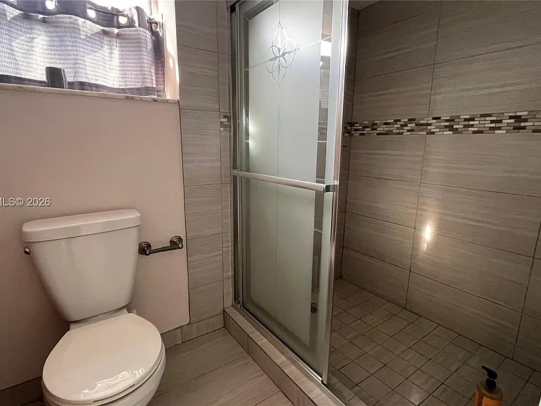 807 NE 27th Ave #807 — Photo 11