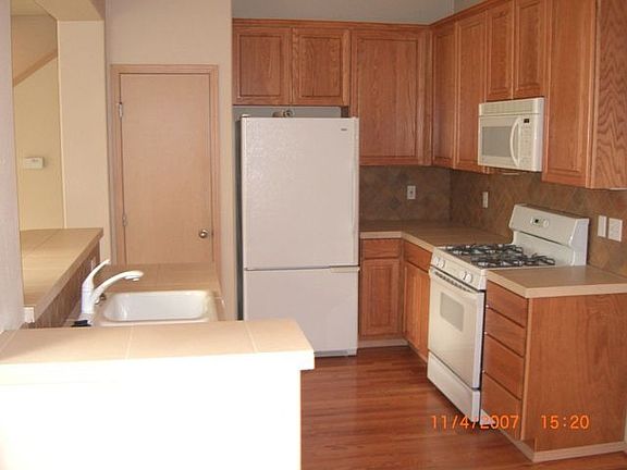 Kitchen w/ Hardwood floors