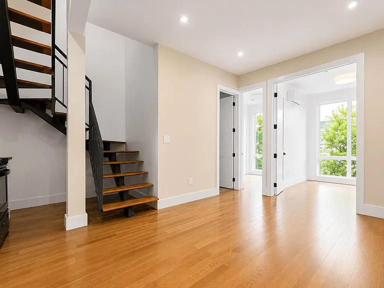 877 Park Ave #4A — Photo 2