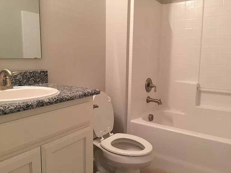 3115 N Hickory St — Photo 5
