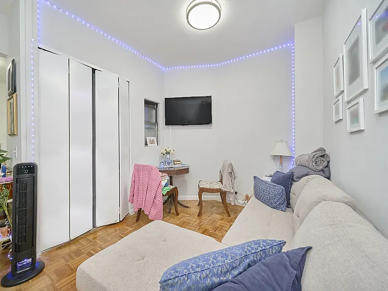 335 W 43rd St #2B — Photo 2