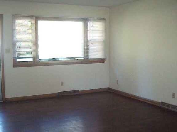 Living Room w/ Hardwood Floors