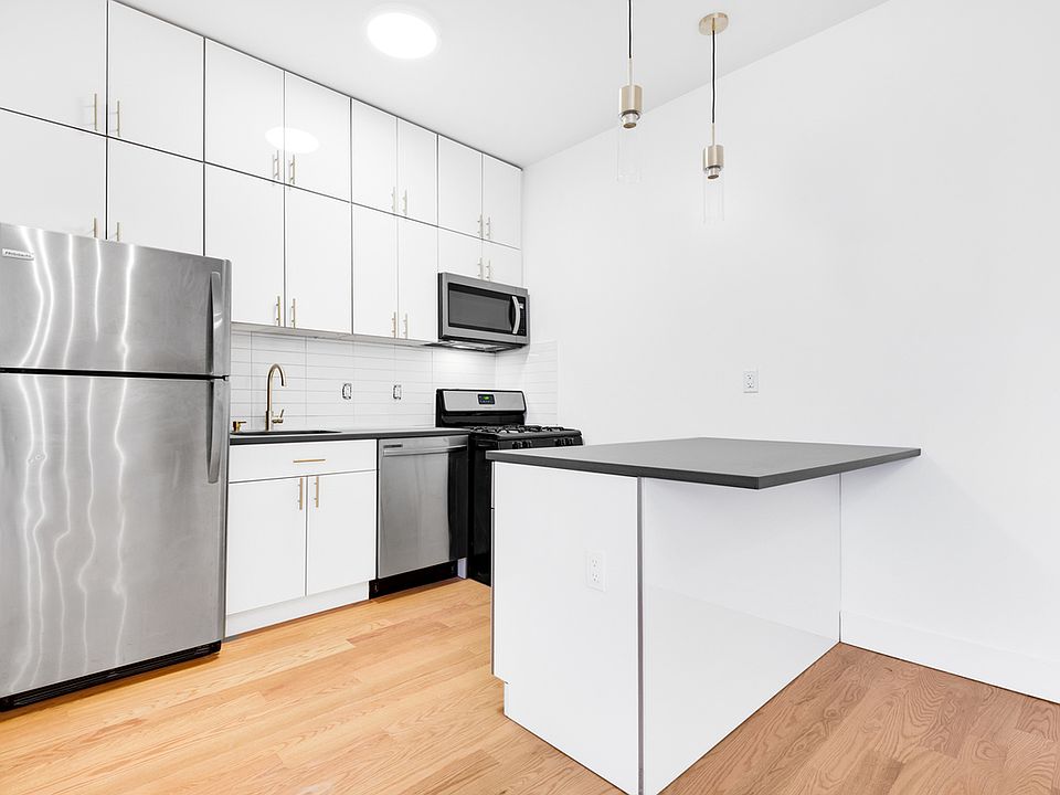 1st image of 3160 41st St