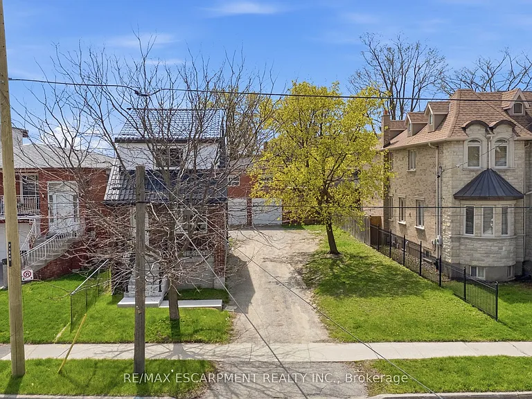 1049 Glencairn Ave #MAIN FLOOR — Photo 14