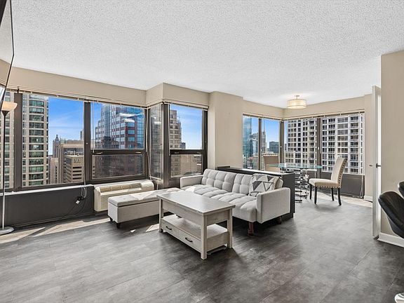 5th image of 30 E Huron St APT 3802