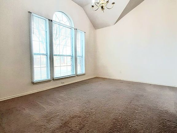5th image of 5917 Vineyard Ln