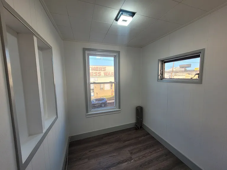 342 Long Ave — Photo 2