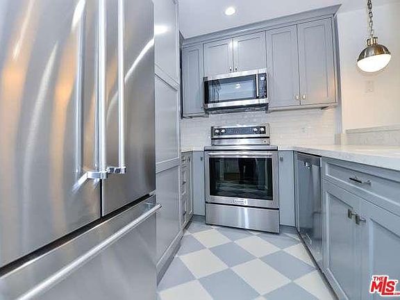5th image of 838 N Doheny Dr APT 304