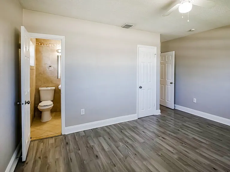 2300 De Soto Dr — Photo 11
