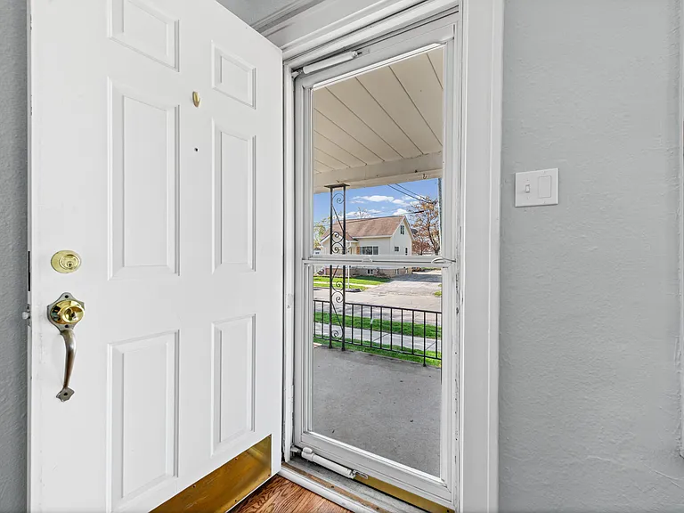 922 Mayflower Ave — Photo 11