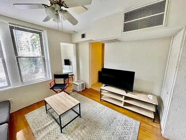 1 bed, 9999 sqft, $2,450 — Photo 4