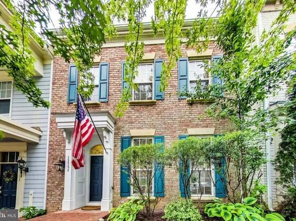 13753 Fleet St, Woodbridge, VA 22191