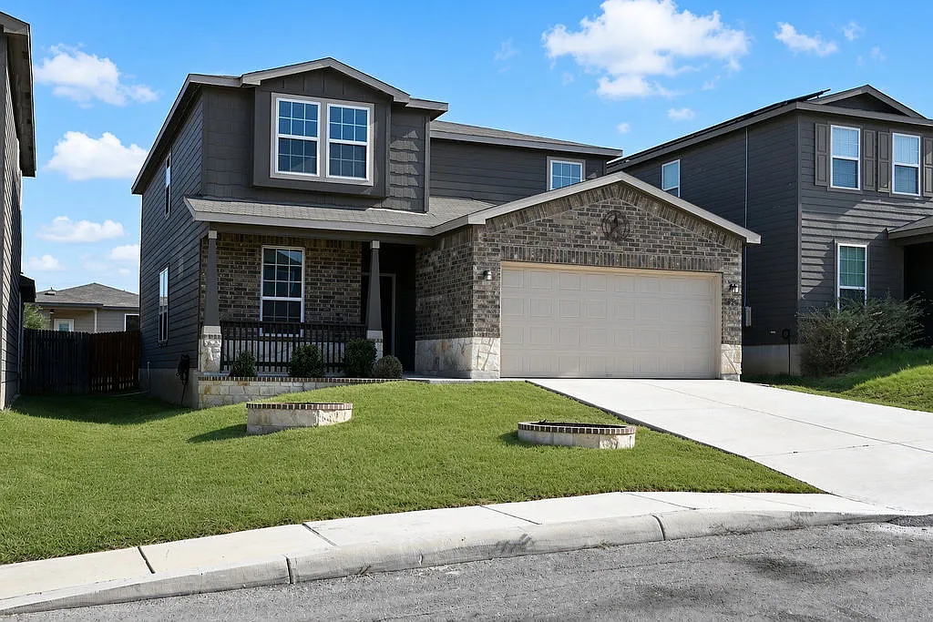 4 bed, 2.5 bath, 2601 sqft, $1,900 — Photo 3