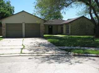 2439 Heritage Bend Dr, Webster, TX 77598
