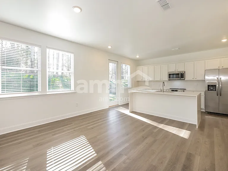 1539 Aquamarine Dr — Photo 5