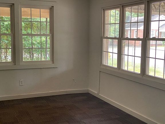 4th image of 1004 Rigdon Rd