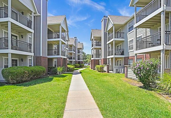 4th image of 1010 N Ridge Rd APT 405