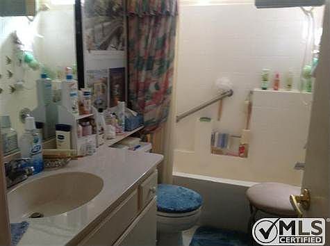 4th image of 16893 Glennaire Ave