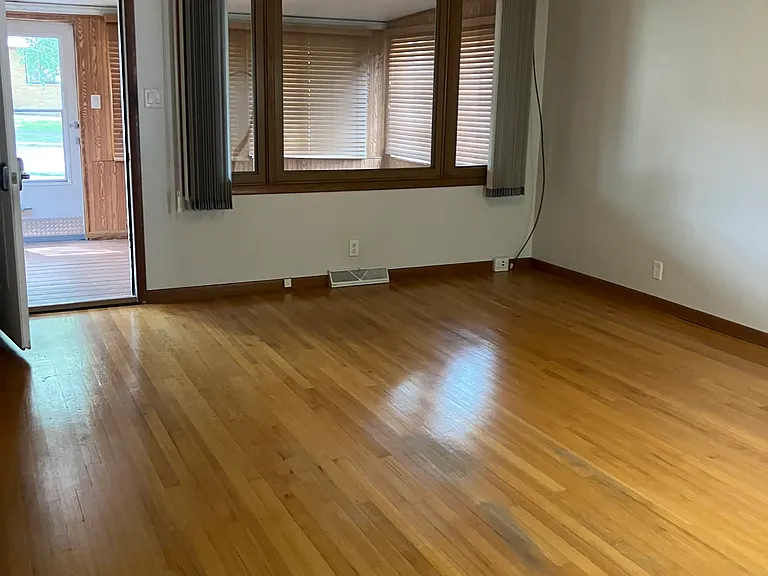 220 Morris St — Photo 10