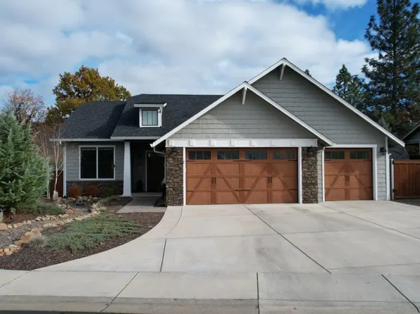 209 White Oak Way, Shady Cove, OR 97539