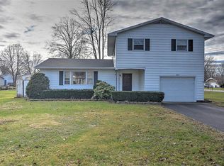 405 McGaughey Dr, Mount Zion, IL