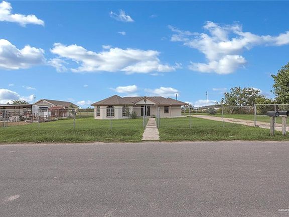 2nd image of 3103 Spanish Palms Dr N