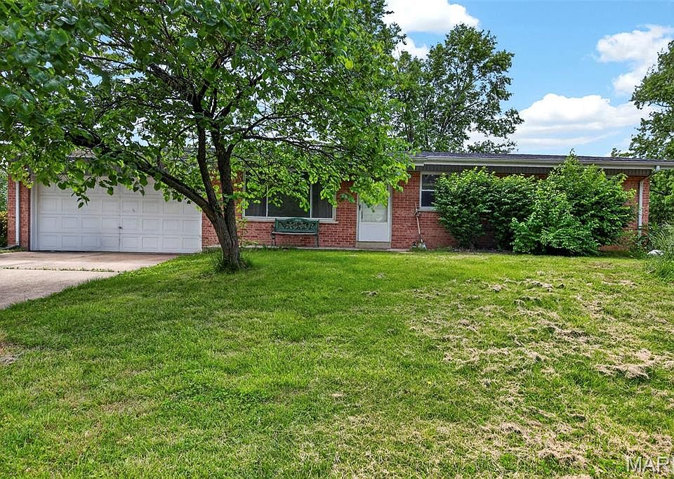 1st image of 33 Cloverdale Dr