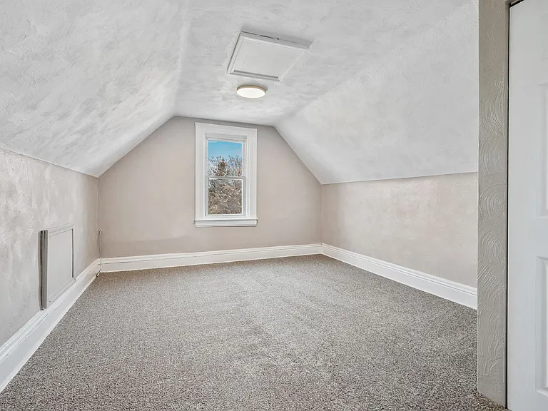 304 Marlow St — Photo 1
