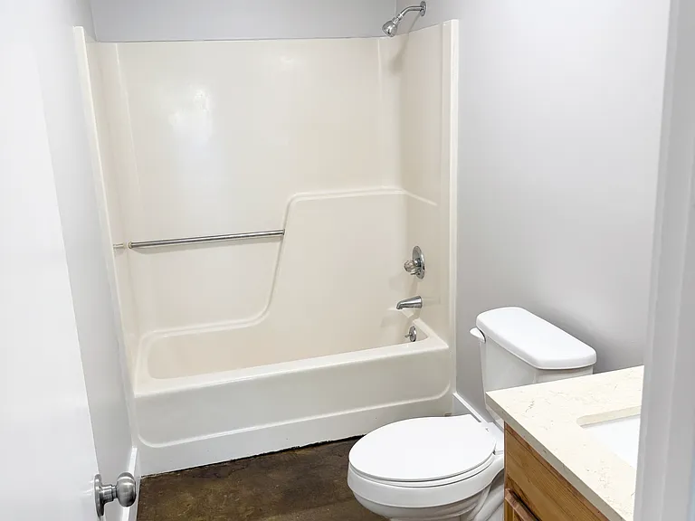 603 S Shamrock Ave #B — Photo 8