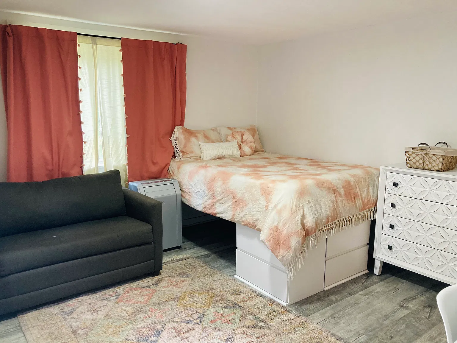 Studio, 300 sqft, $1,190 — Photo 3