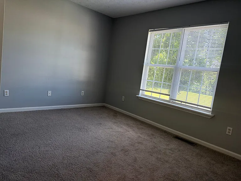 238 E Green St — Photo 8