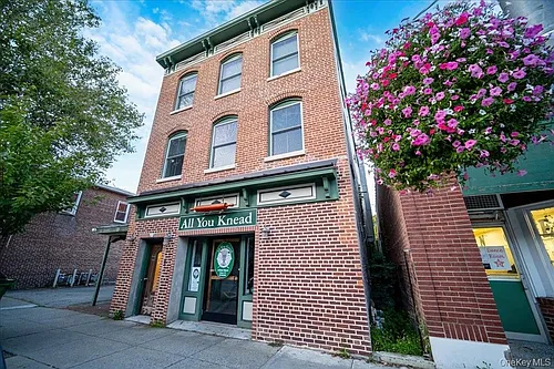 308 Main St #2 Photo 1