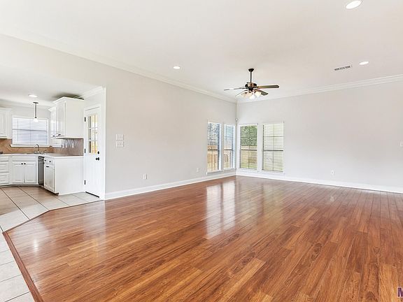 3rd image of 15051 Sherwood Dr