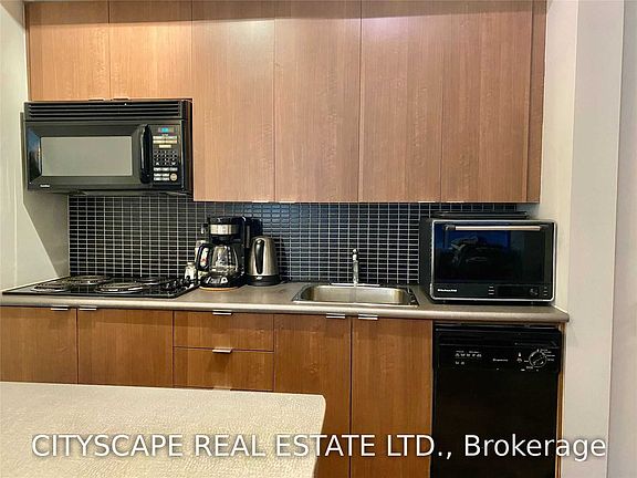 4th image of 8 Colborne St #1702