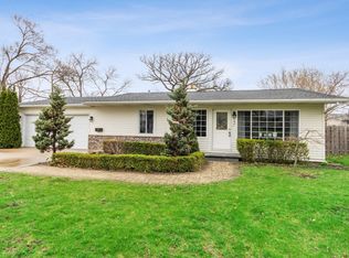 13 Crestview Ter, Buffalo Grove, IL 60089