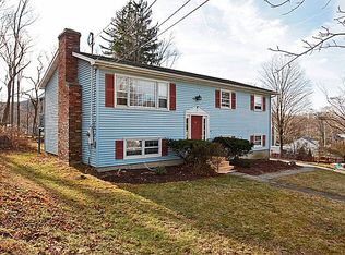 53 Hoyts Hl, Bethel, CT 06801